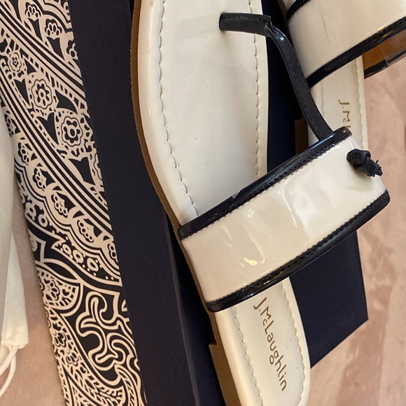 J McLaughlin white sandals with navy trim - Picture 2 of 5